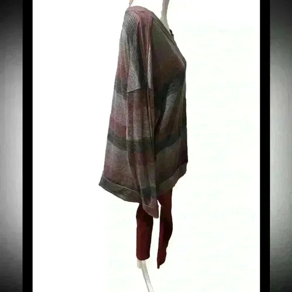 Women’s 2 Piece Outfit - Picture 2 of 8